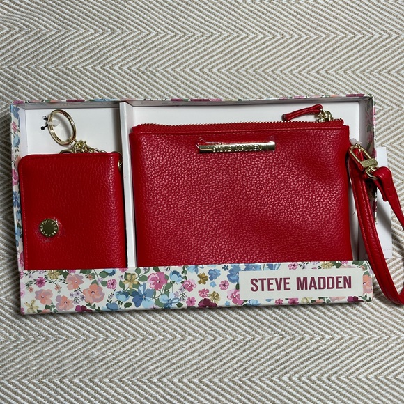 Steve Madden wallet with key ring red - Picture 1 of 10